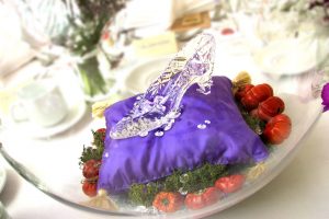 “GLASS SLIPPER”DISNEY’S ‘CINDERELLA ’INSPIRED TABLE DECORATION